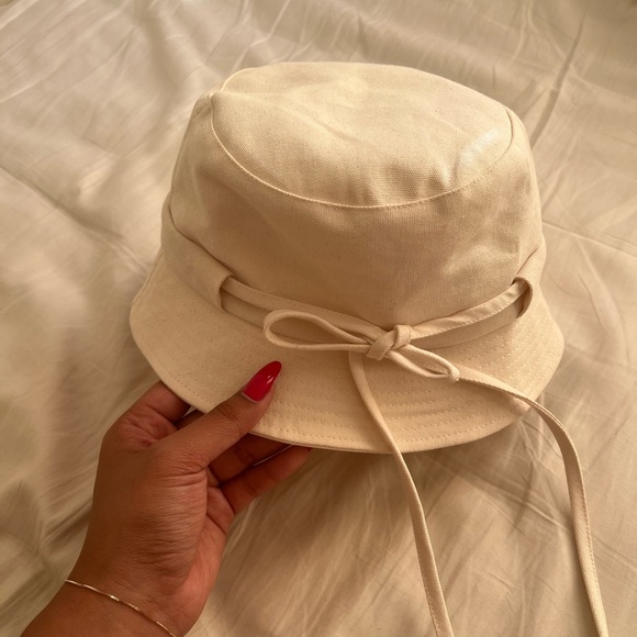 Jacquemus Classic beige bucket hat - Picture 4 of 4